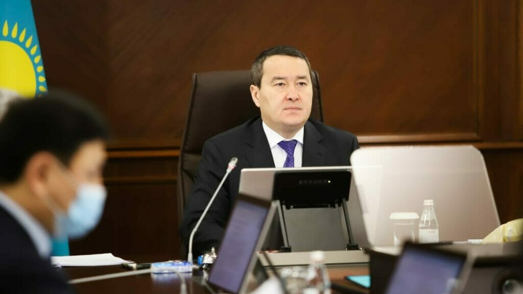 Смаилов раскритиковал акимов, которые пытаются выдать рост инвестиций в 1-2% за достижение