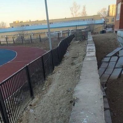 Облицовка упала с фундамента новостройки в Караганде