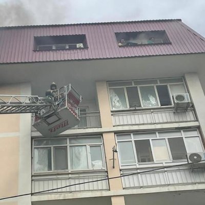 7 человек вытащили из горящей квартиры спасатели Атырау