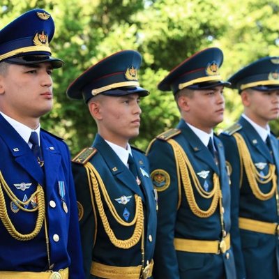 Министр обороны вручил офицерские погоны лучшим курсантам военных вузов