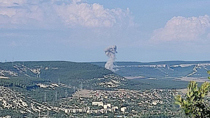  В оккупированном Крыму раздались сильные взрывы: куда прилетела бавовна и фото 