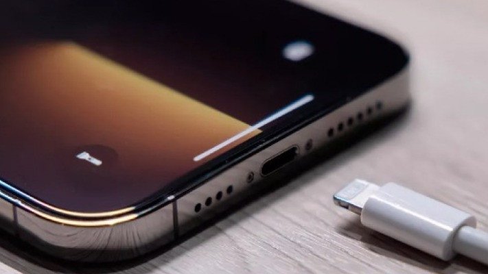 Стало известно, почему опасно спать рядом с заряжающимся iPhone
