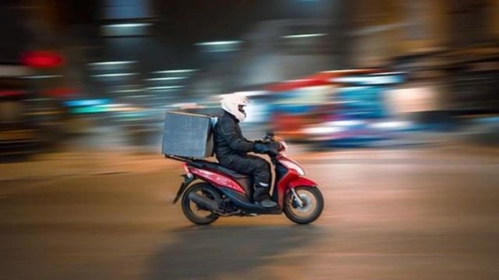В Казахстане ужесточили требования к езде на мопедах