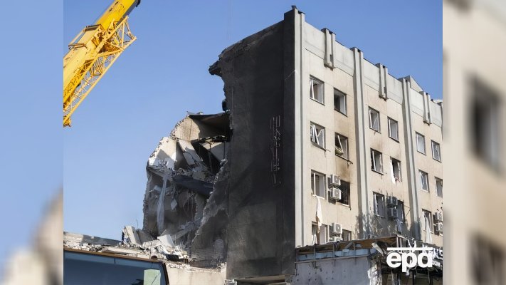 МВД показало первые минуты после ракетной атаки оккупантов на Черкассы. Мэр заявил, что разбор завалов продолжается 