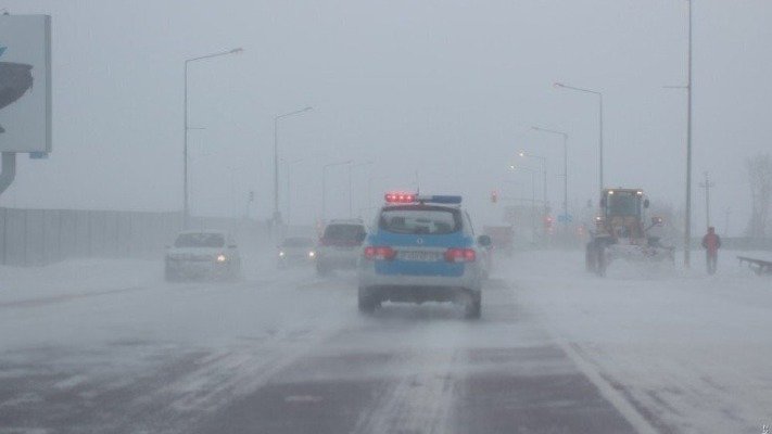 Два участка трасс закрыты на юго-востоке Казахстана