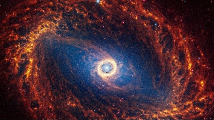 Телескоп Джеймса Уэбба сделал необычные снимки 19 близлежащих спиральных галактик