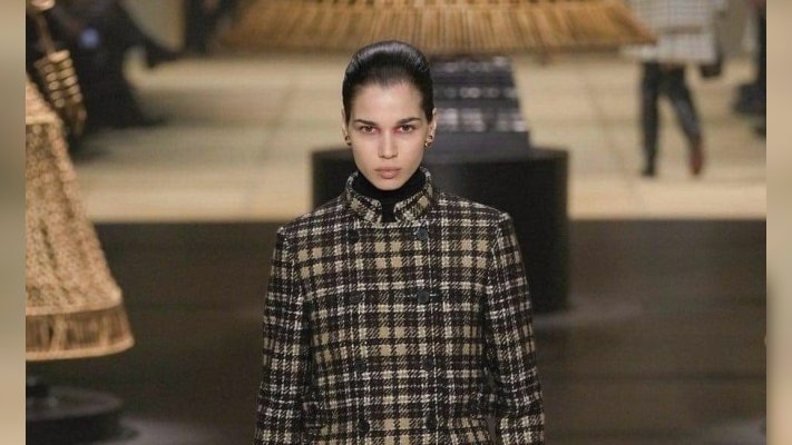 Грузинская модель Матильда Гварлиани продефилировала на показе Dior и Gucci