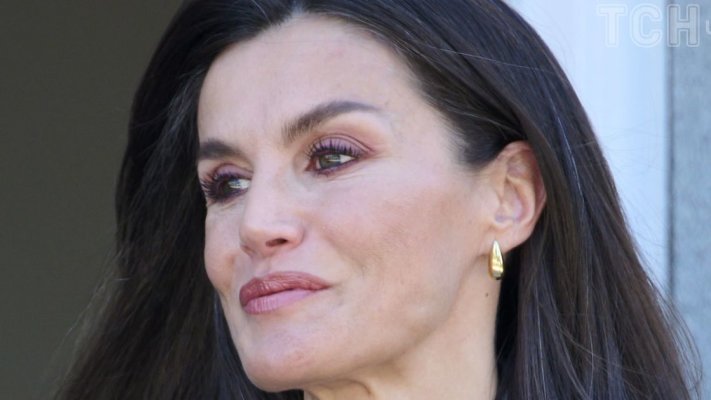  Появилась на приеме во дворце: королева Летиция кардинально сменила прическу 