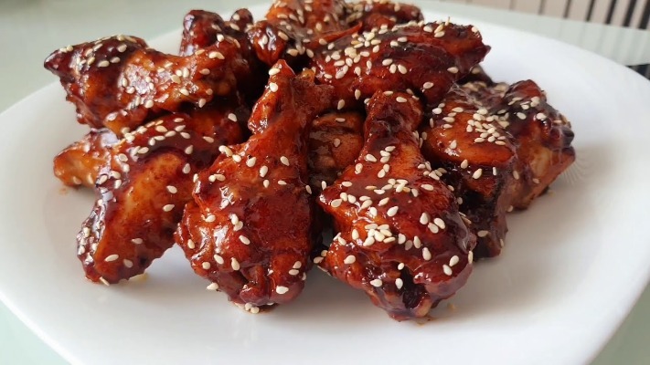 Бюджетно, празднично, вкусно. Крылышки в глазури с Кока-колой: гости будут просить еще