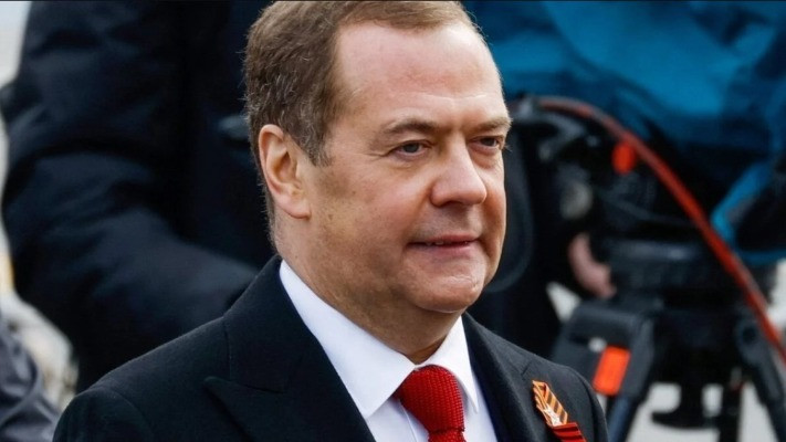 Медведев объяснил российское вторжение 2008 года «нападением фрика Саакашвили»