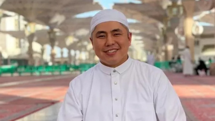 Зачем казахстанский шоумен извинился перед Путином?