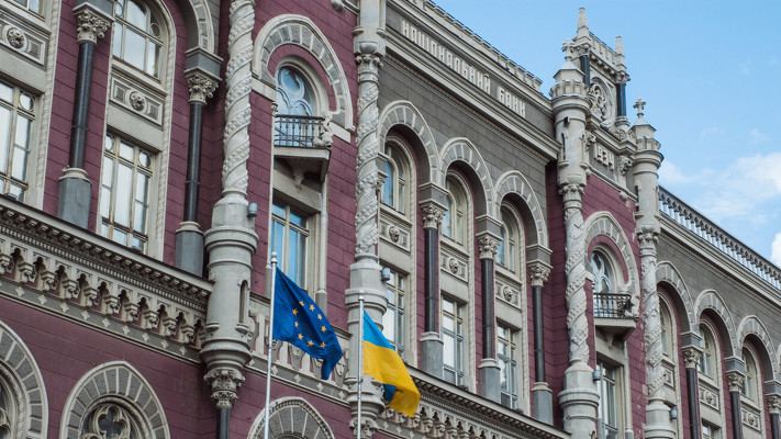 МВФ будет склонять Украину к девальвации гривны и повышению налогов – Bloomberg 