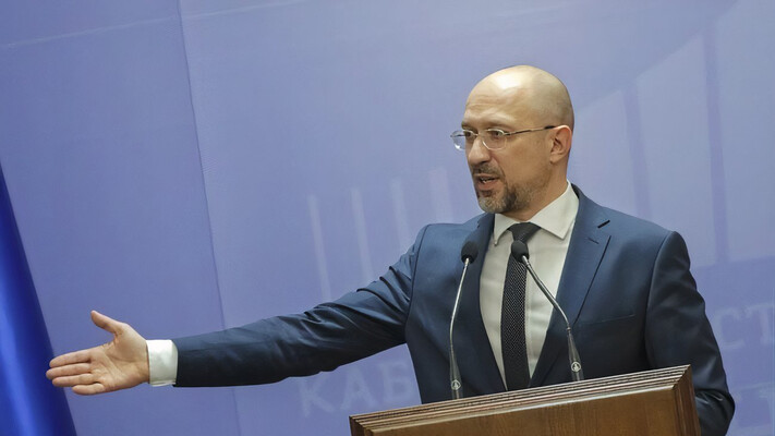 Шмыгаль анонсировал выплату 6,5 тыс. грн денежной помощи на детей зимой 