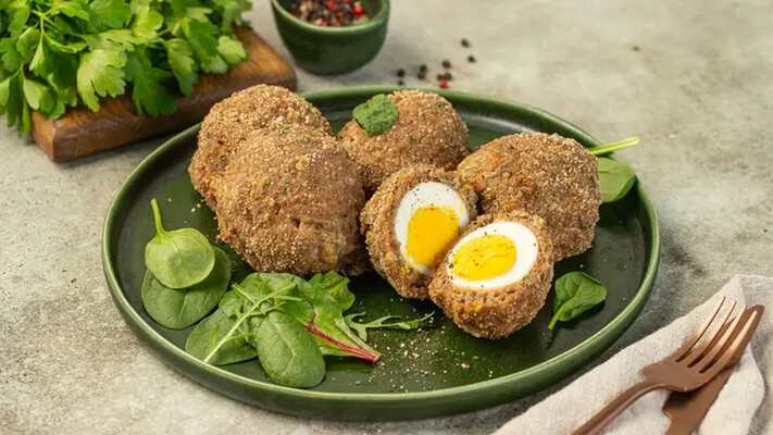 Необычный мясной колобок с сюрпризом внутри: готовим оригинальное шотландское блюдо