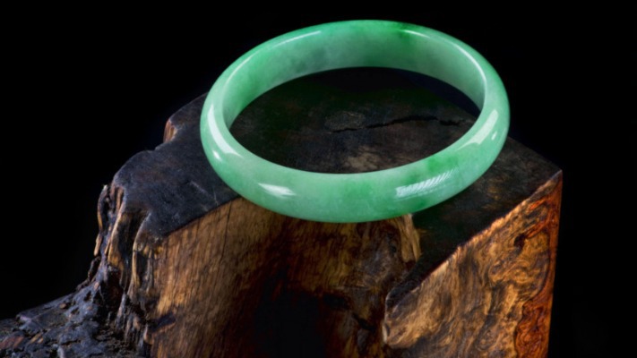 Почему китайская медицина рекомендует носить нефритовые браслеты