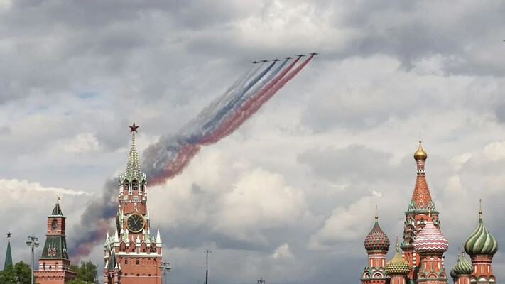 Парад в москве: лидеры 29 стран приедут не из-за идеологии, а за деньги