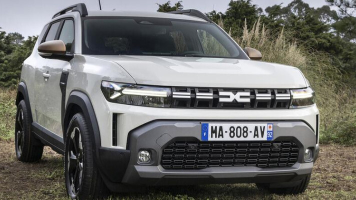 Слухи: Dacia Duster получит 155-сильный гибрид и электрический полный привод