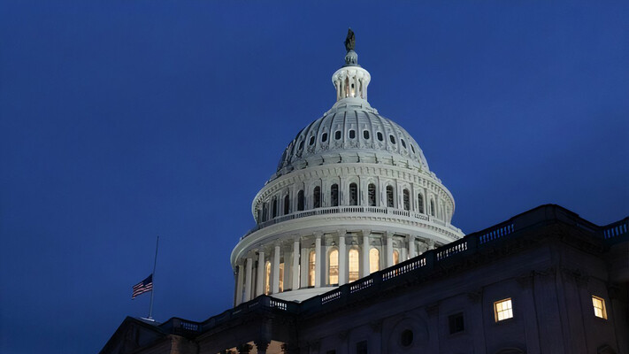 Сенат настроен продвигать жесткие пошлины против РФ даже без одобрения Трампа – The Telegraph 