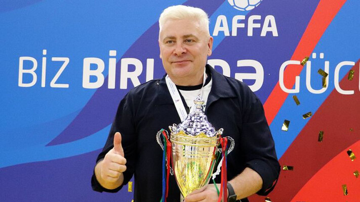 Чемпион Азербайджана продлил контракт с российским тренером