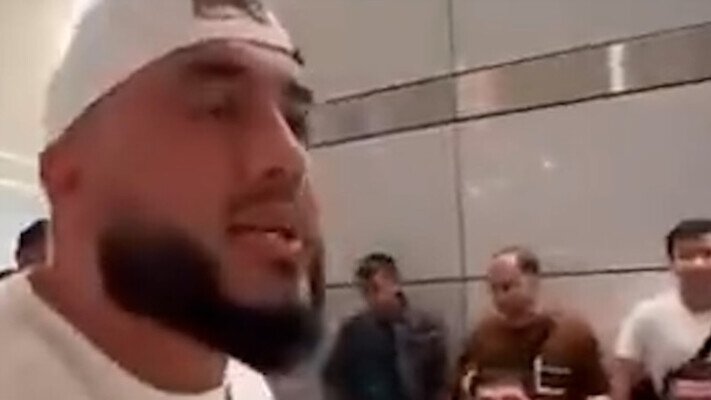 «Uzbek problem». Сотни футбольных фанатов из Узбекистана не пустили в ОАЭ
