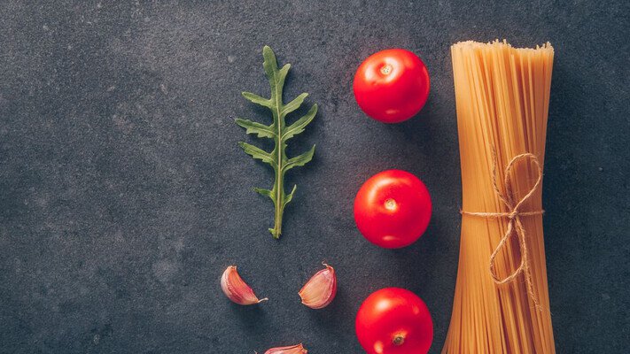 Украинцам выдают по 8 кг спагетти бесплатно: как получить продуктовый набор