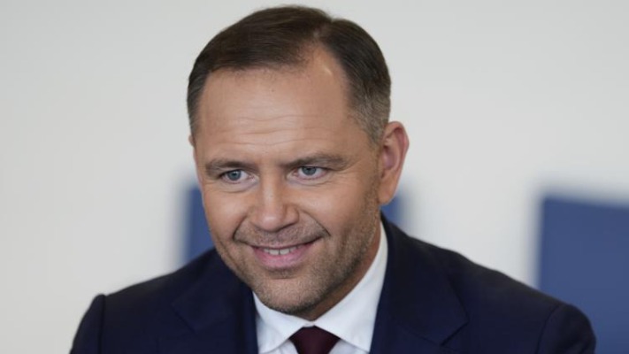 Навроцкий едет в Украину: что стоит за первым громким визитом президента?
