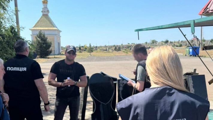 “Бронь” на кладбище: одесские прокуроры задержали заведующего