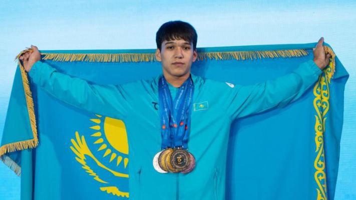 Алихан Аскарбай стал чемпионом Азии по тяжелой атлетике в Астане