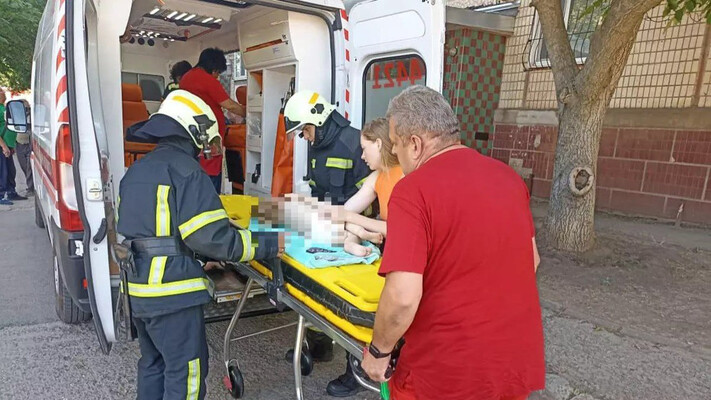 В Покрове двухлетняя девочка выжила после падения из окна многоэтажки
