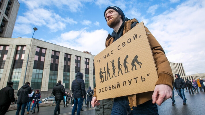 «Убийца» Telegram и аналог китайского WeChat? Чем опасен российский мессенджер Max