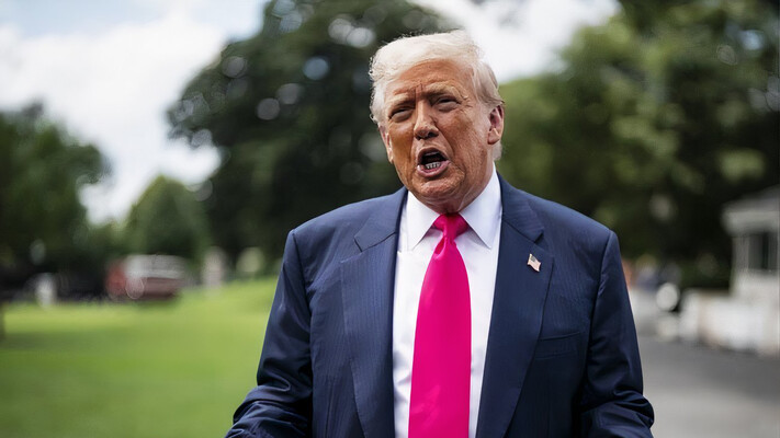 Подпись Donald, имитирующая лобковые волосы. WSJ написала о непристойном письме, которое Трамп прислал Эпштейну 
