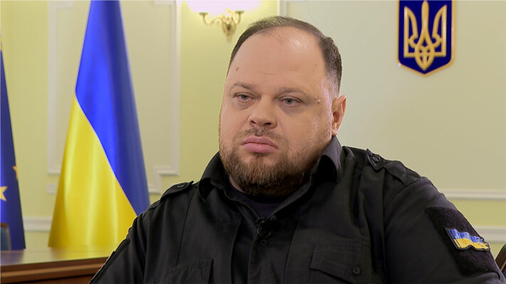 Стефанчук подтвердил, что в Верховной Раде обсуждают разрешение мужчинам до 25 лет выезжать за границу