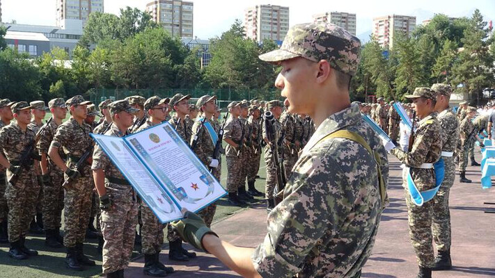 Свыше 300 студентов Нархоза присягнули на верность Родине