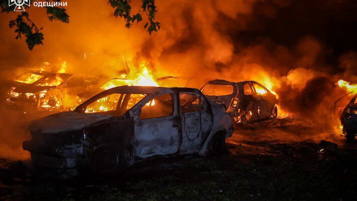 Последствия ночной атаки на Одессу: пожары, разрушения и пострадавшие (фото, видео)