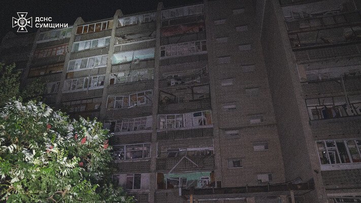 Россияне сбросили авиабомбы на Сумы: ранены 3 человек, повреждены 5 жилых домов и ТЦ
