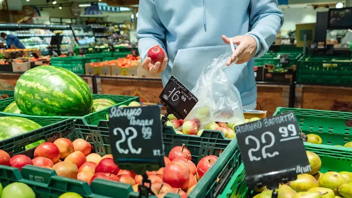 Украинцев ждет удешевление продуктов в августе: экономист раскрыл причины