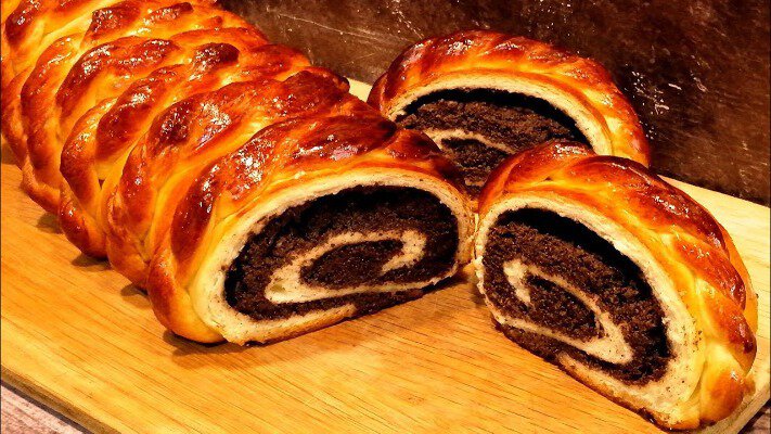 Много начинки, мало теста: маковый рулет к чаю