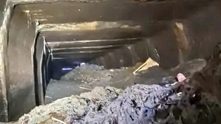 Одесский экстремал спустился в коллектор после потопа и показал, почему город тонет (видео)