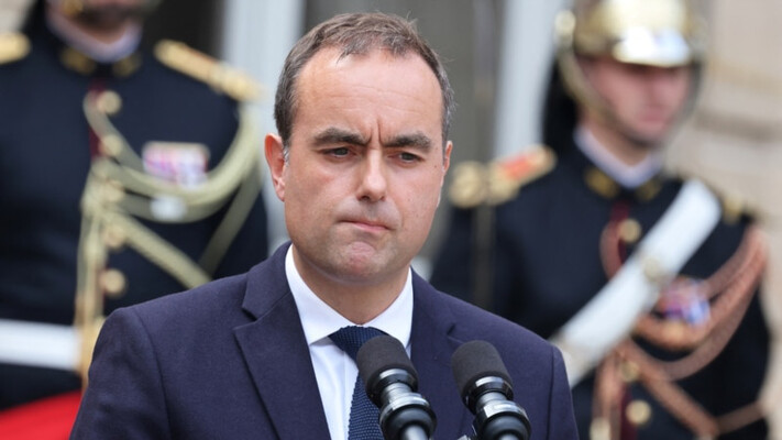 Премьер-министр Франции Себастьен Лекорню подал в отставку на фоне политического кризиса