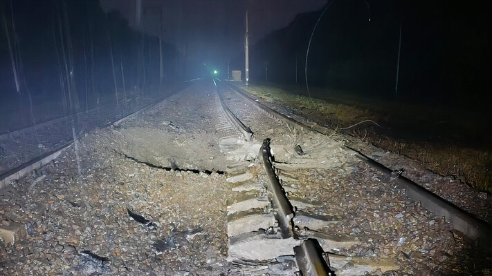 Из-за ночных обстрелов в Украине отменены и задерживаются многие поезда. Список 