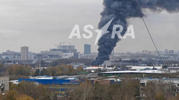 В Новосибирске вспыхнул пожар на территории завода, поставляющего продукцию для оборонной промышленности РФ