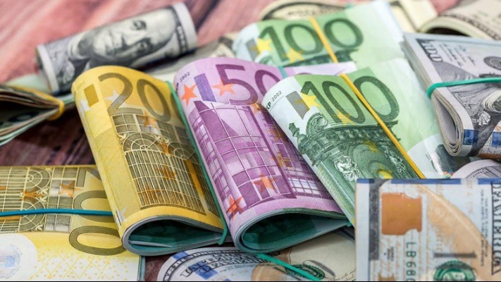 Какую валюту накапливают украинцы