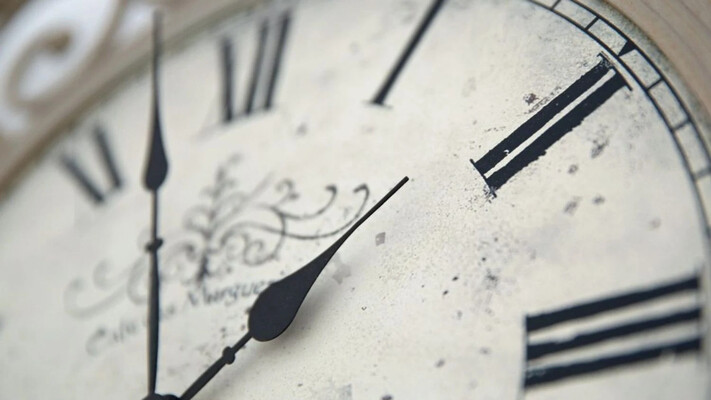 Переход на зимнее время: когда переводить стрелки часов в Украине и как это влияет на организм