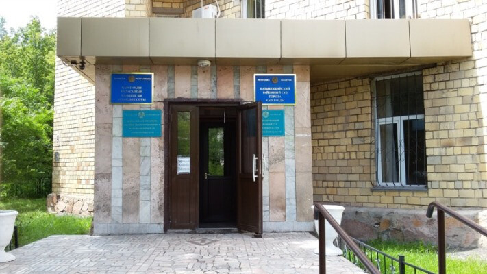 Автора уничижительных комментариев о казахах судят в Караганде по обвинению в «разжигании розни»