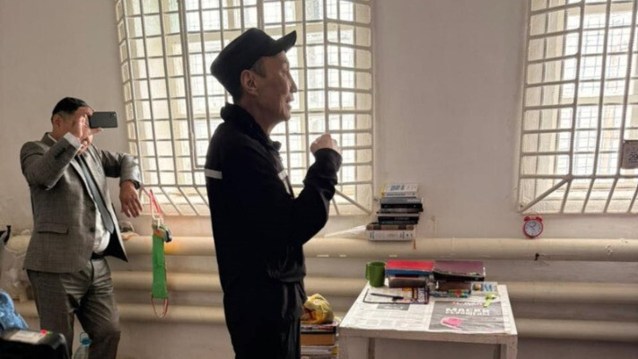 Депутат посетил супермарафонца Марата Жыланбаева в тюрьме и считает его состояние «неплохим»