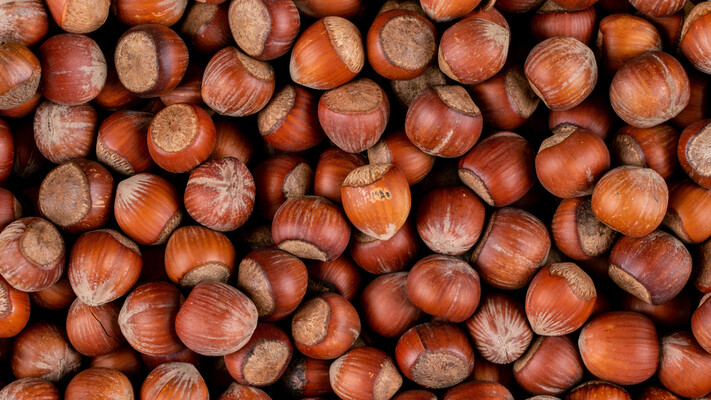 Обязательно разложите каштаны на полках и избавитесь от многих проблем: полезный лайфхак
