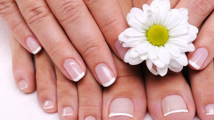 Почему стоит отказаться от пилинга рыбками и не позволять удалять мозоли: важные советы для безопасного маникюра и педикюра