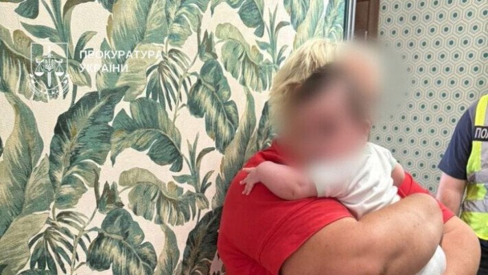 В Киеве суррогатная мать родила двойню от разных отцов, а клиника пыталась продать обоих детей китайцам