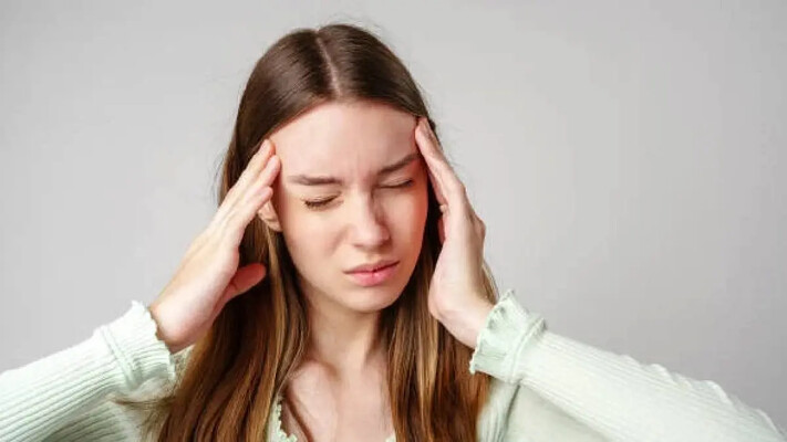 Как избавиться от шума в голове: врач назвал главные причины и способы его преодолеть