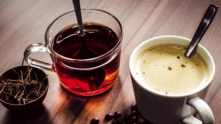 Кофе или чай: что полезнее пить утром